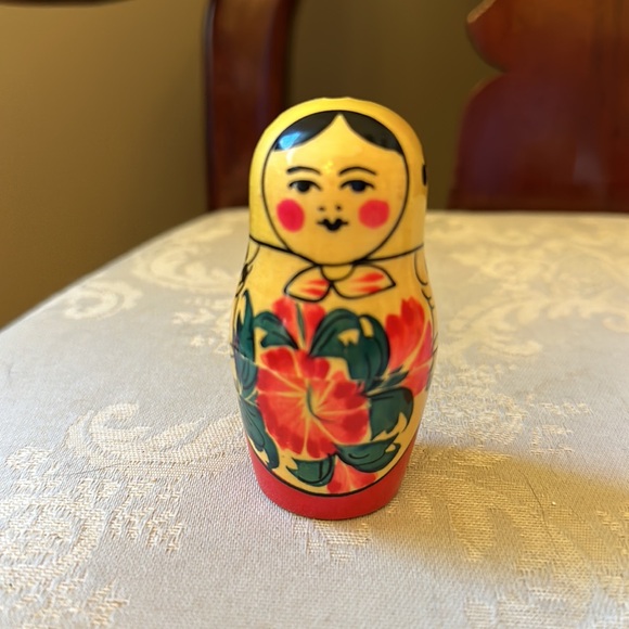 Vintage hand-painted Russian Matryoshka Doll nesting set, 6 total - Picture 8 of 11